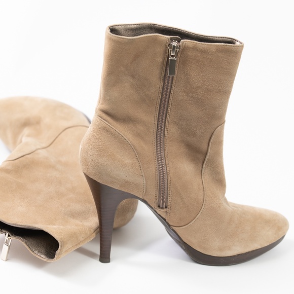 Women's Size 9 Banana Republic Beige Suede Zip Up - Picture 1 of 3